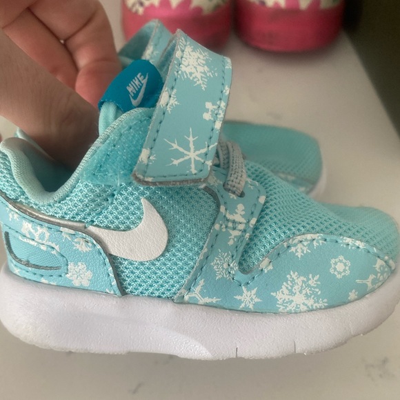 Baby Girl Nike Sneakers - Picture 1 of 2